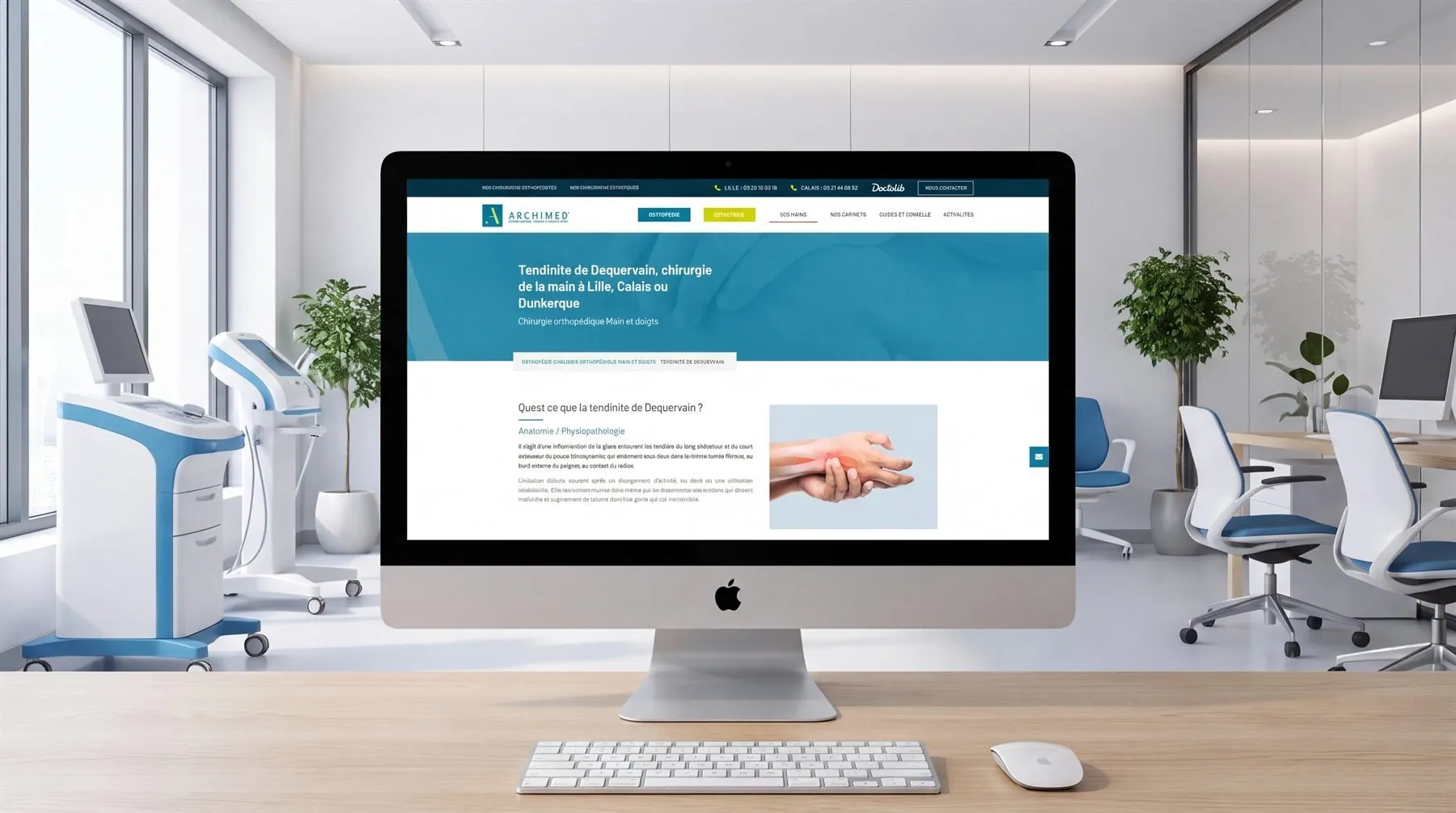 Site Archimed Chirurgie affiché sur un iMac dans un cabinet médical lumineux