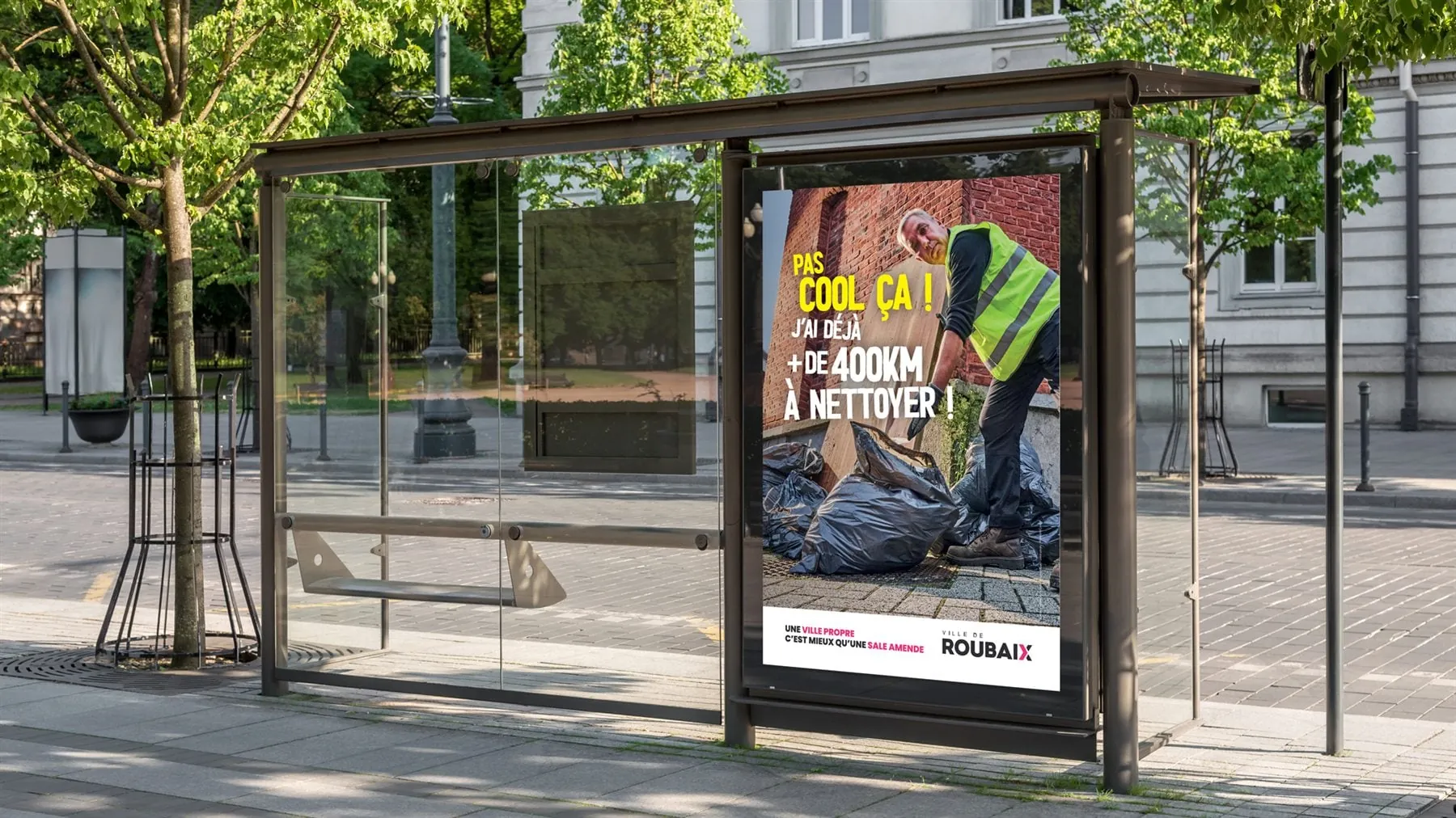 Deuxième affiche de la campagne en abribus à Roubaix