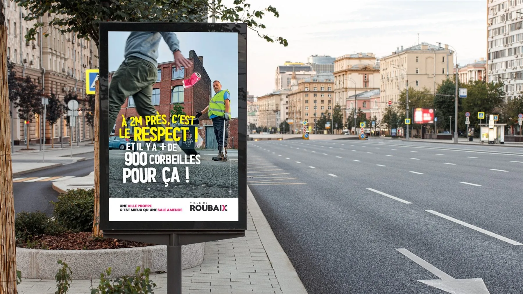 Panneau rétroéclairé de la campagne dans une zone à fort passage