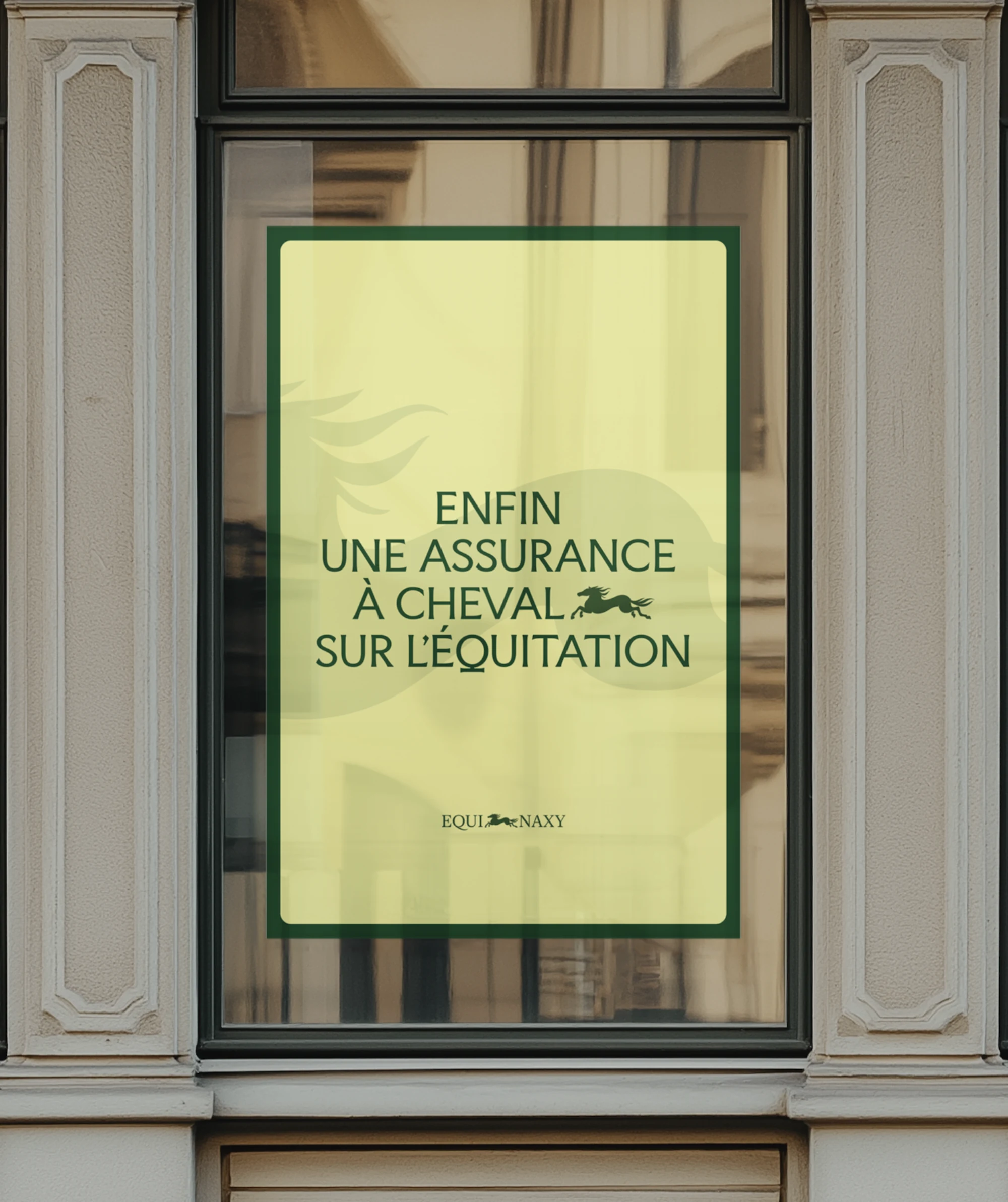Projet Equinaxy : affiche de la campagne d'assurance équestre en vitrine