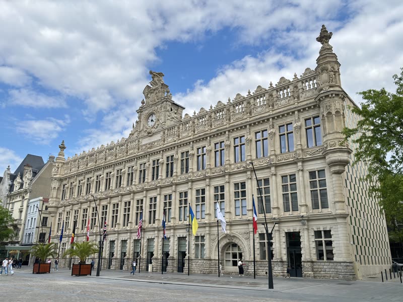 Valenciennes, place d'Armes et hôtel de ville